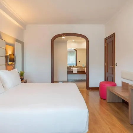 Santiago Plaza Affiliated By Melia Ξενοδοχείο Σαντιάγο ντε Κομποστέλα