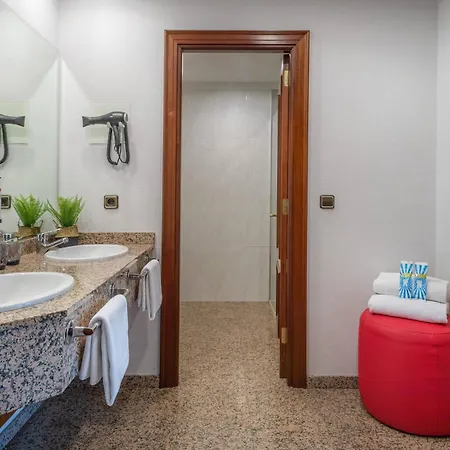 מלון Santiago Plaza Affiliated By Melia סנטיאגו דה קומפוסטלה