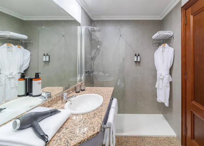 מלון Santiago Plaza Affiliated By Melia סנטיאגו דה קומפוסטלה