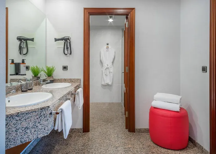 מלון Santiago Plaza Affiliated By Melia סנטיאגו דה קומפוסטלה